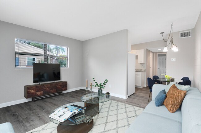 Building Photo - 1511 E Kaley St