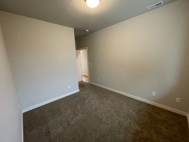 Building Photo - Modern 3b/2ba Energy Star Certified Home I...