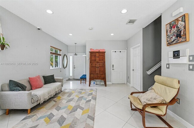 Building Photo - 3228 SE 3rd Dr