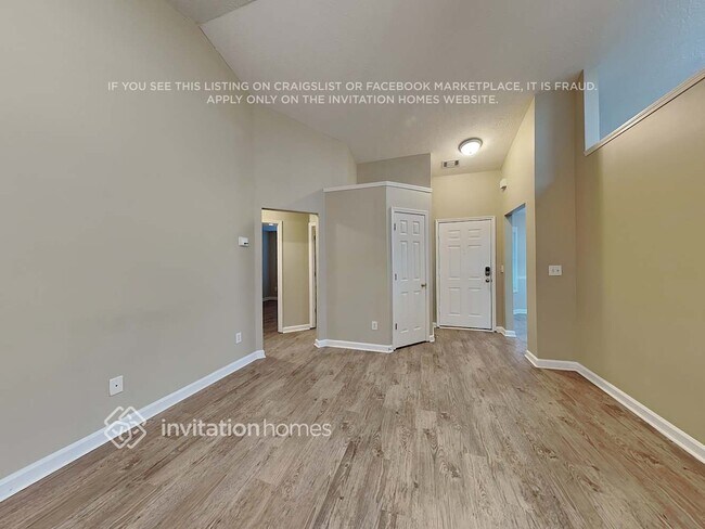 Building Photo - 2825 Maple Vista Ln SW