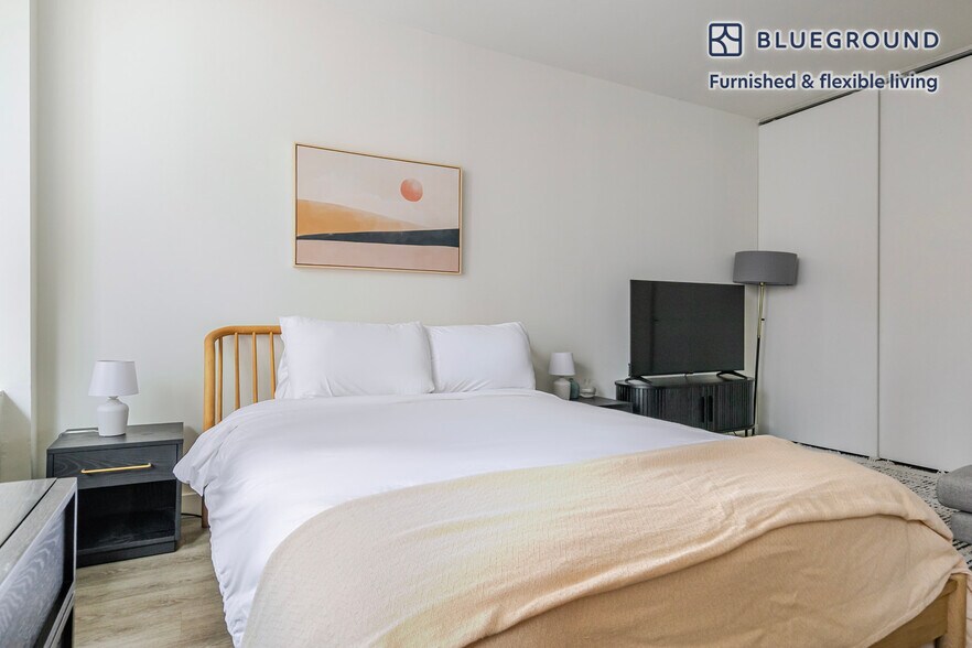 Building Photo - 21 E Chestnut St