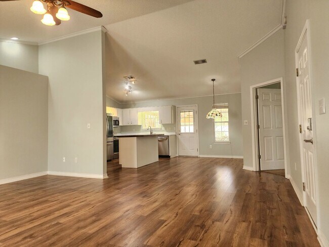 Building Photo - Adorable back yard in Gulf Shores - 3/2