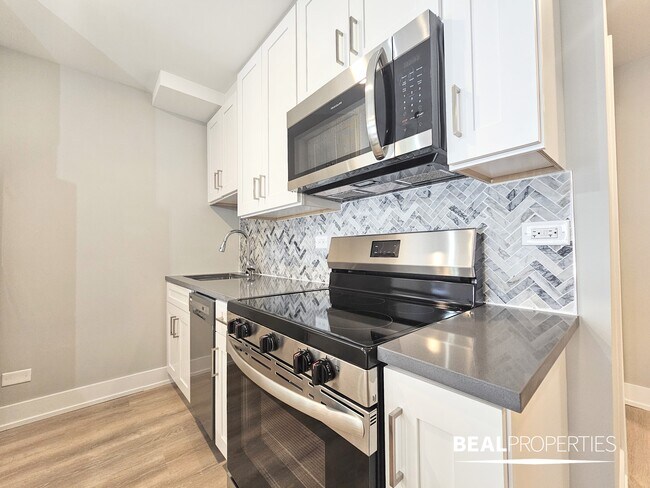 Building Photo - 553 W Stratford Pl
