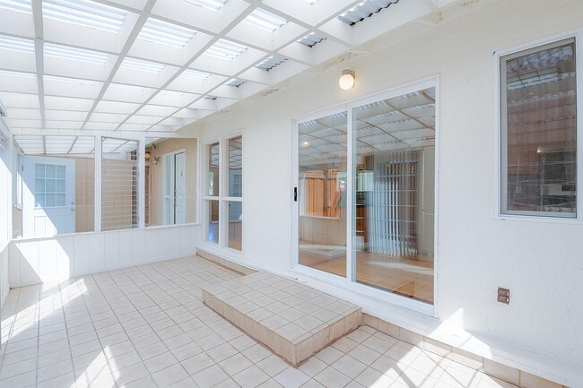 Building Photo - 2280 Rollingwood Dr