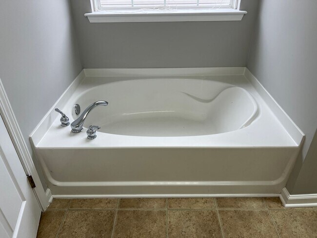 Building Photo - Lovely Bluffton Park House