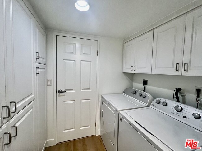 Building Photo - 10390 Wilshire Blvd