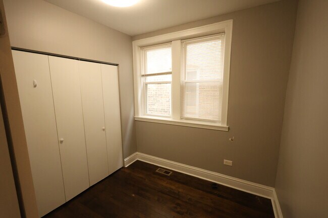 Building Photo - 5653 N Talman Ave