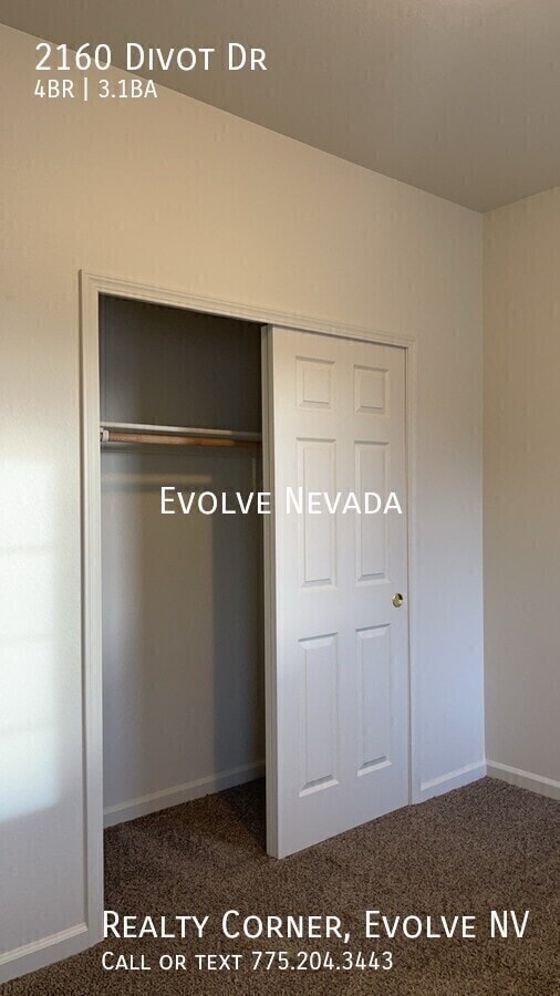 Building Photo - 2160 Divot Dr