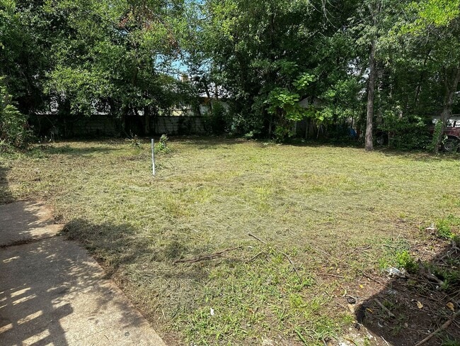 Building Photo - **Newly Remodeled 2 Bedroom, 1 Bath Home for Rent**