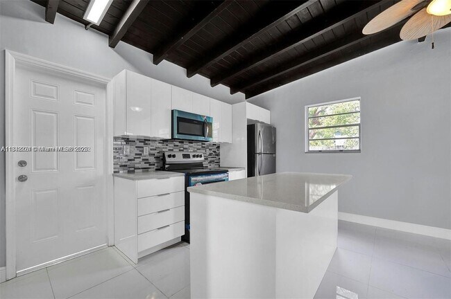 Building Photo - 3900 SW 47th Ave