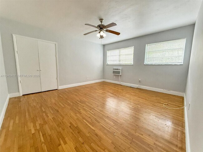 Building Photo - 1316 NE 105th St