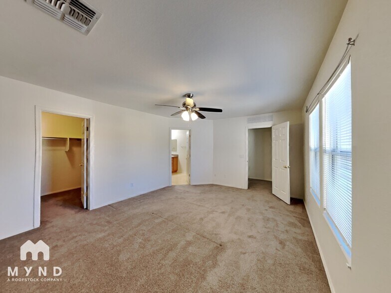 Building Photo - 4230 E Deer Dancer Way