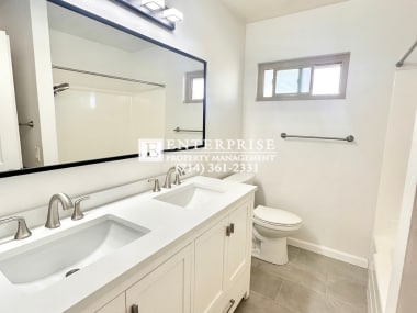 Building Photo - Luxury Living Made Easy: Your Tustin 2-Bedroom Condo Awaits with a Pool and Tennis Courts