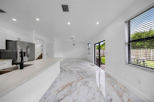 Building Photo - 268 NE 210th Way