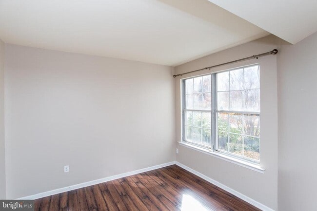 Building Photo - 10014 Beacon Hill Dr