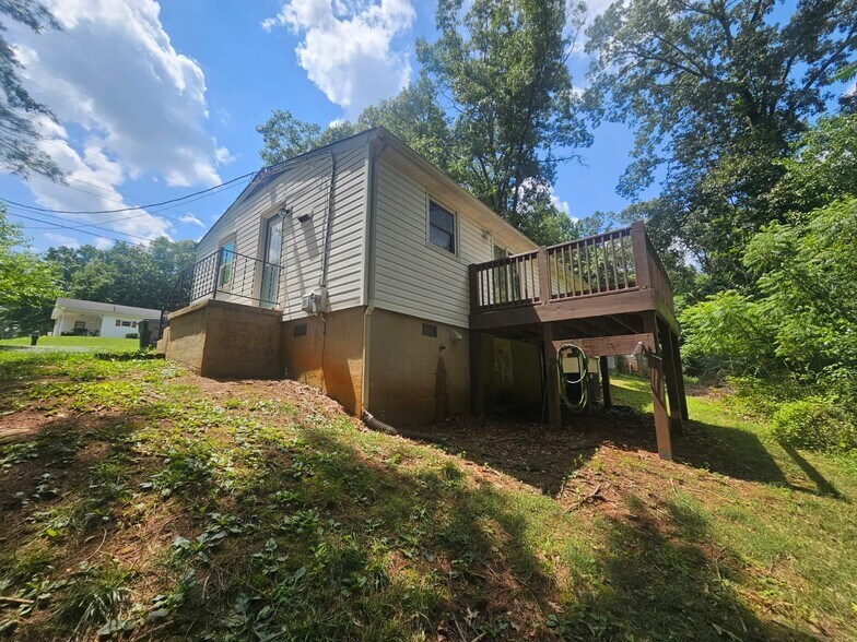 Building Photo - 259 Lakeview Dr