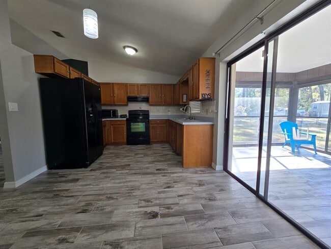 Building Photo - 2606 NE 22nd Ave