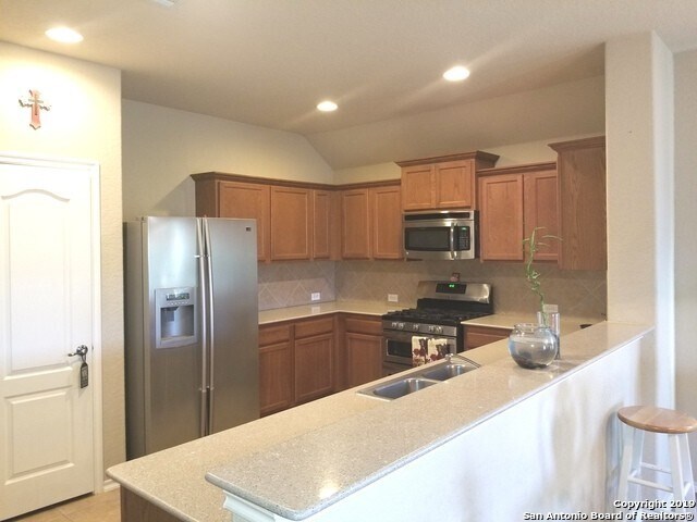 Building Photo - 3 Bedroom in The Point @ Bulverde Village
