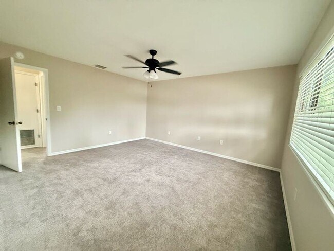 Building Photo - Large and Stunning 2700sqft Newly Renovated 3BR 3BTH!