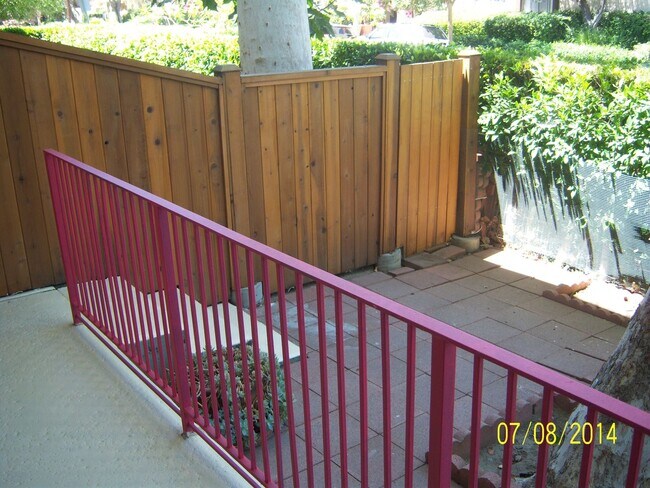 Building Photo - 1 Bed + 1 Bath + LARGE PRIVATE PATIO!