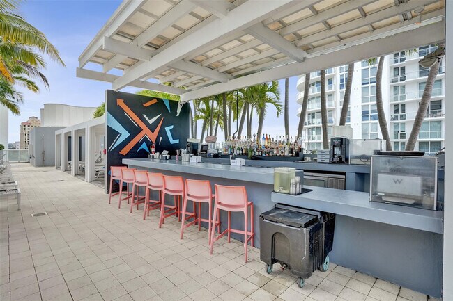 Building Photo - 3101 Bayshore Dr