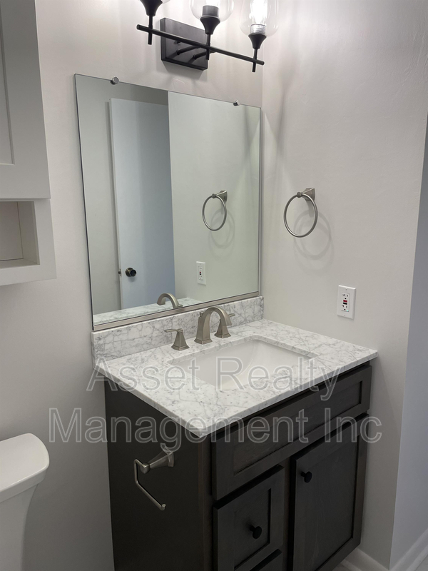 Building Photo - 608 Augustan Ln