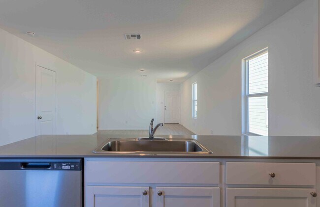 Building Photo - 9143 Coronal Rings