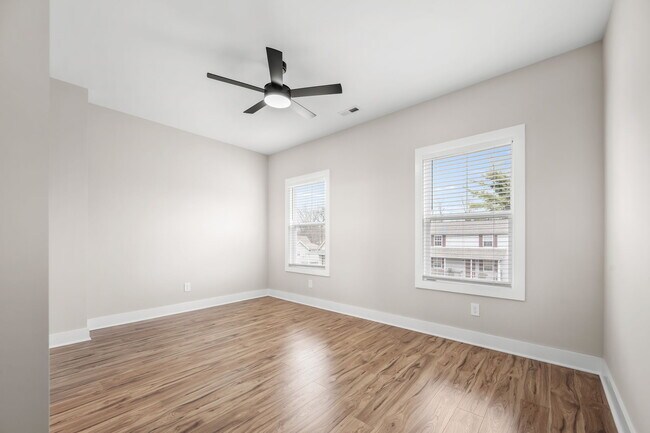 Building Photo - 454 E State St