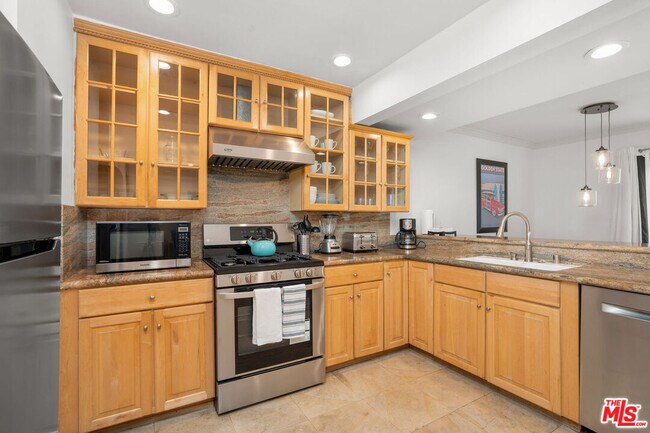 Building Photo - 2101 Ocean Ave