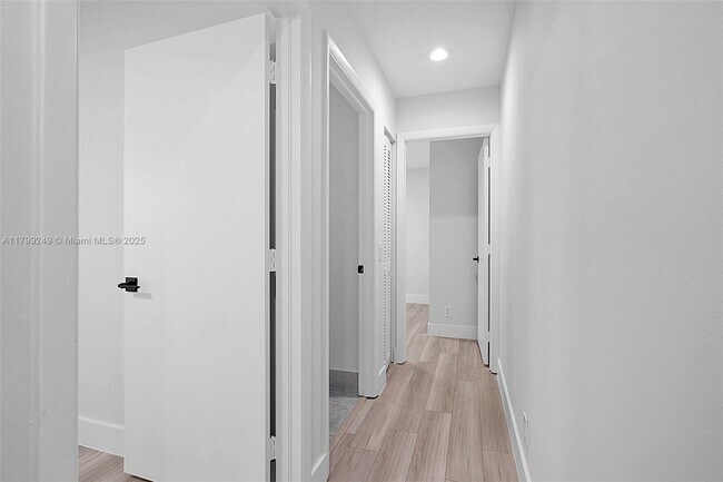 Building Photo - 824 Sand Creek Cir