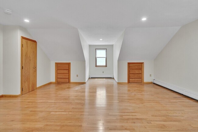 Building Photo - 115 Rowe St