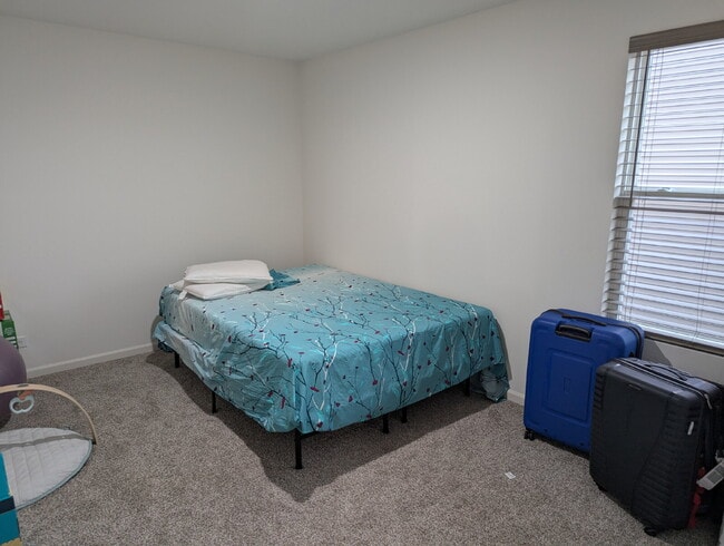 Building Photo - Spacious 4-Bedroom Modern Home with 3 Full Baths.