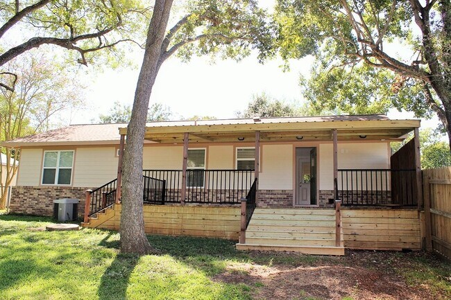 Building Photo - 1601 Faulkner St