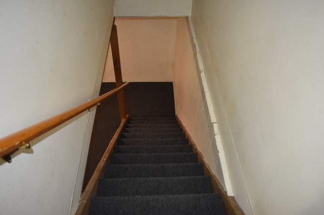 Basement Stairs - 1390 Lincoln Dr