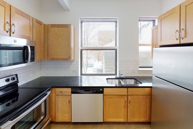 Interior Photo - 5326-5336 S. Greenwood Avenue