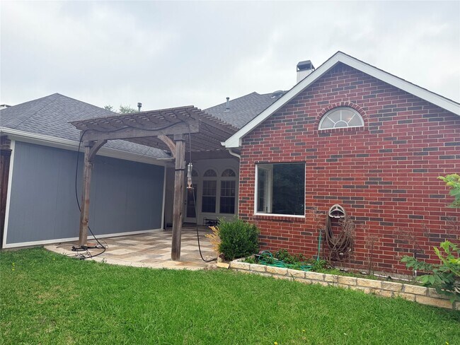 Building Photo - 2220 Sky Harbor Dr