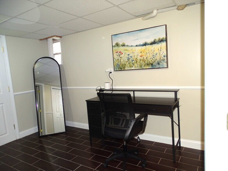 Building Photo - 303 Bishop St