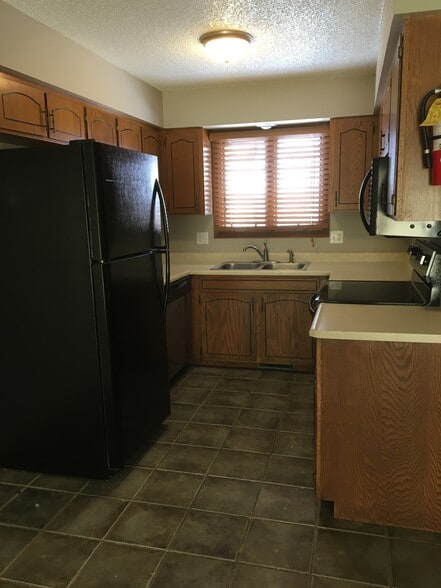 Building Photo - 1843 Hollywood Ct