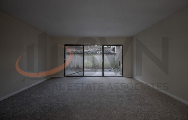 Building Photo - Charming 3BR, 2BA Condo in the Heart of Chapel Hill!