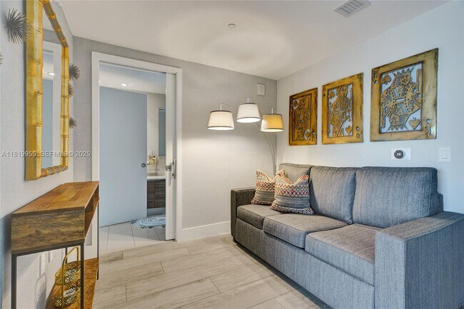 Building Photo - 121 NE 34th St