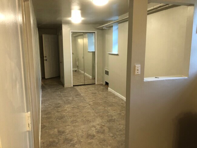 Building Photo - 132 Voss Ave