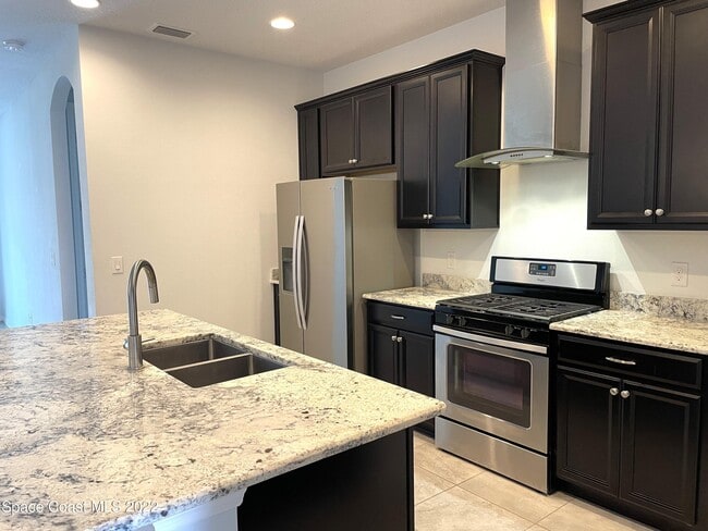 Building Photo - 2881 Casterton Dr