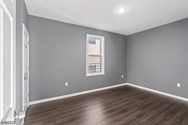 Building Photo - 388 S 11th St