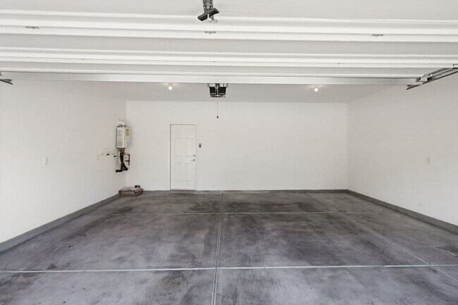 Building Photo - 10589 Sariah Skye Ave