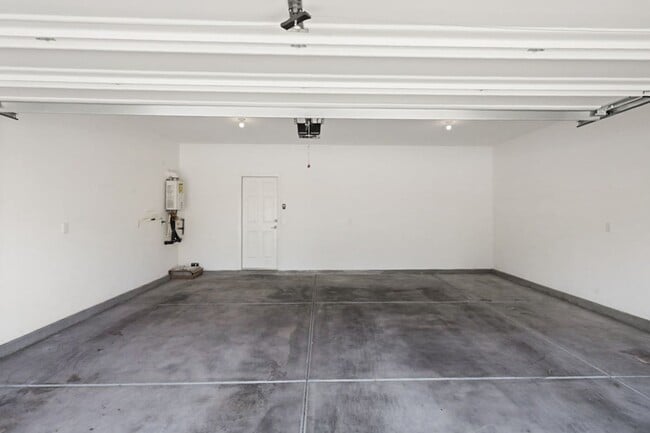 Building Photo - Skye Canyon Beauty With 3 Beds And A Loft