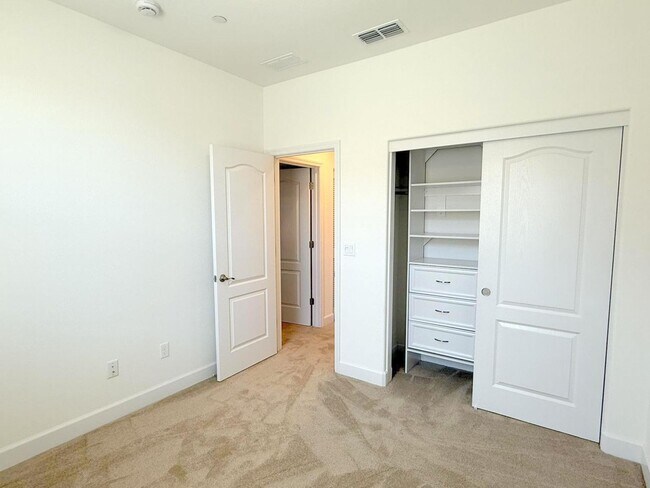 Building Photo - NEW PRICE ! Modern & Luxurious Ryan Terrac...