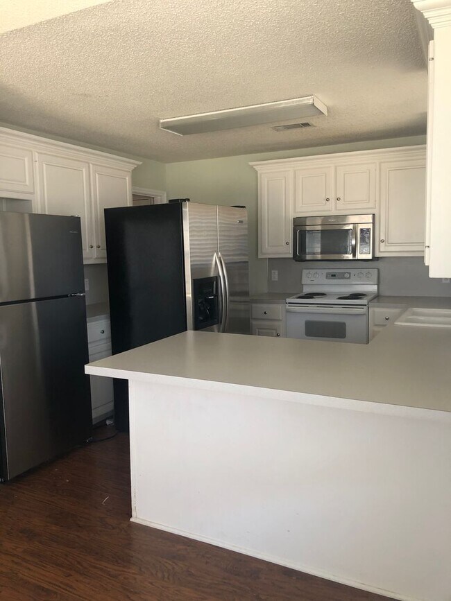 Building Photo - Home Sweet Home!!! November 2022!