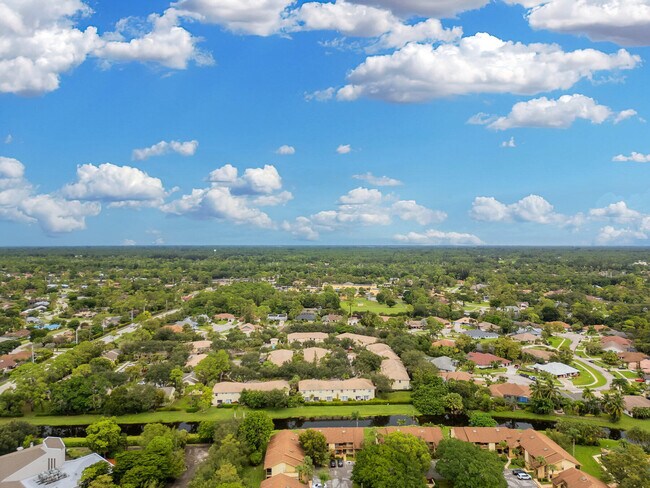 Building Photo - 13155 Chadwick Ct