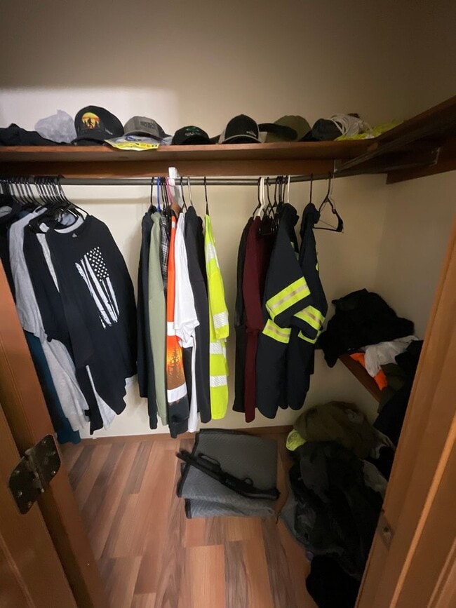 Building Photo - Spacious Duplex