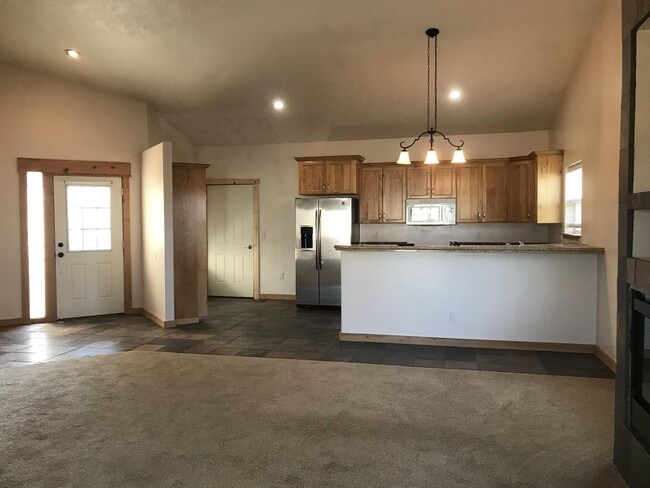 Building Photo - 374 Cole Ave